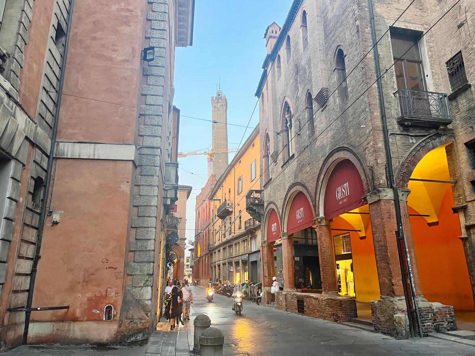 House Of Magic - Due Torri Lägenhet Bologna Exteriör bild